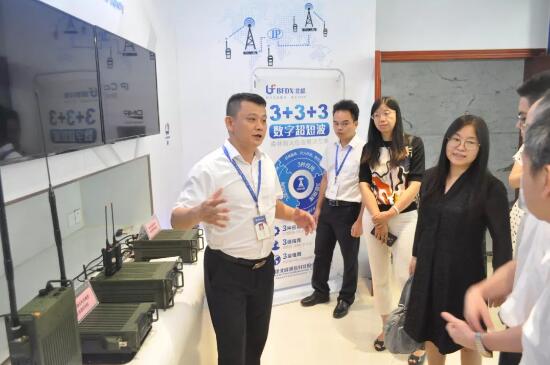 國(guó)家工信部無(wú)線電管理局、福建省工信廳等領(lǐng)導(dǎo)一行蒞臨北峰通信參觀指導(dǎo)